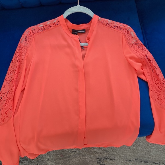 Gorgeous coral blouse with sleeve detail - Picture 3 of 6